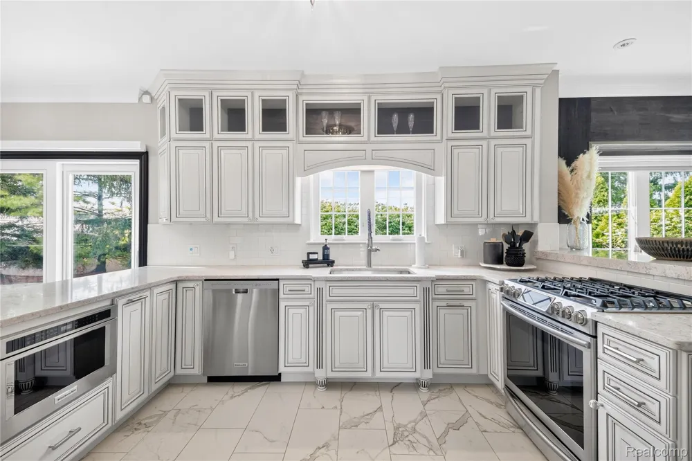 15710 Meadows Drive Riverview City, MI 48193