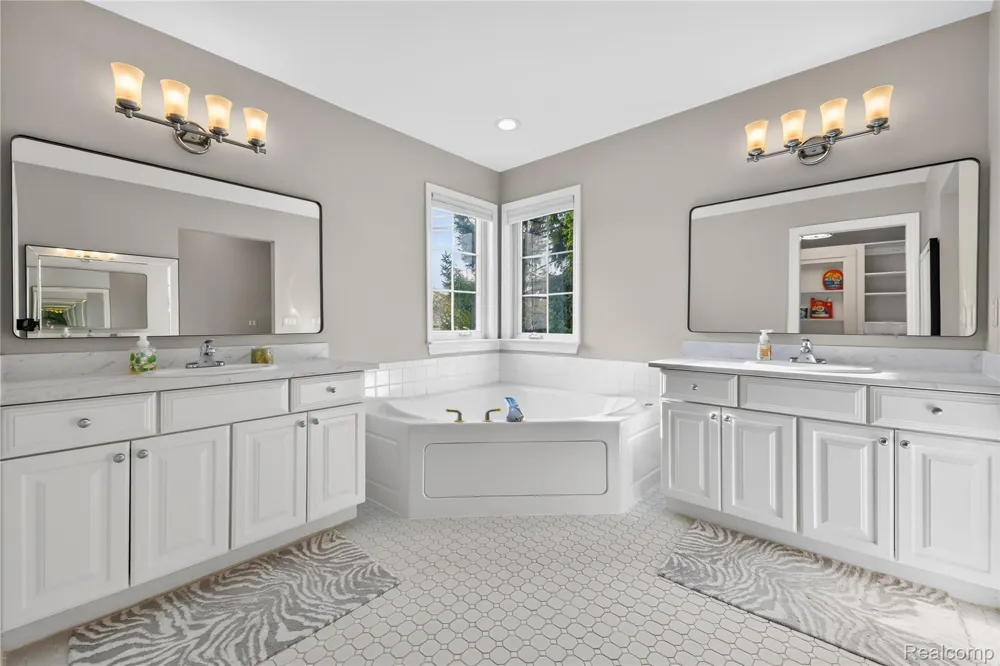 15710 Meadows Drive Riverview City, MI 48193