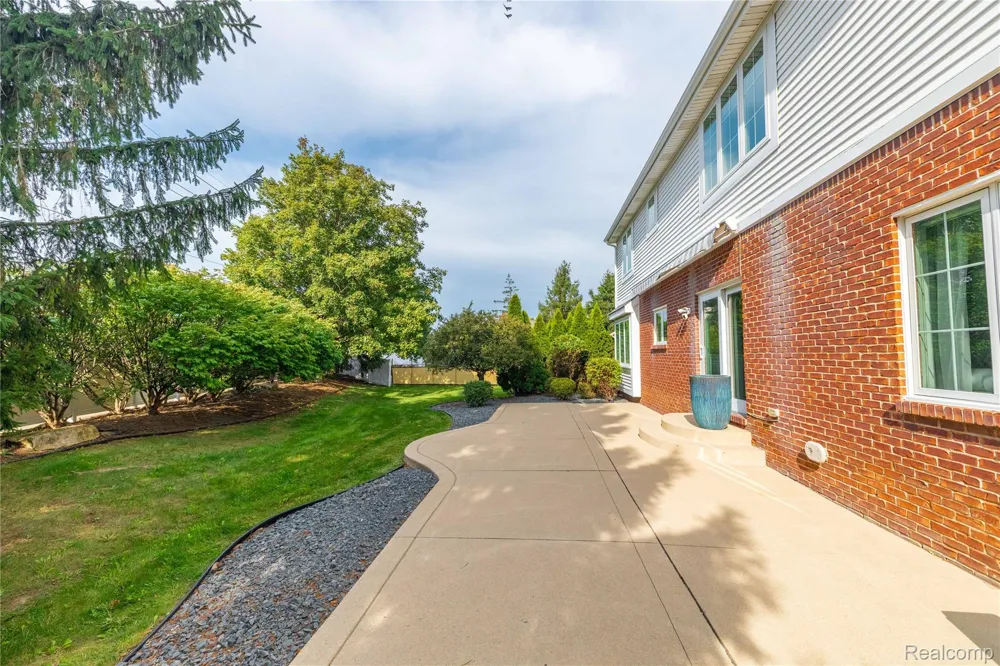 15710 Meadows Drive Riverview City, MI 48193