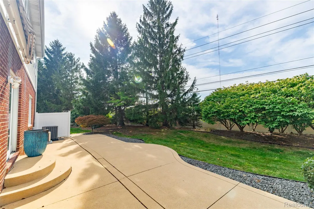 15710 Meadows Drive Riverview City, MI 48193