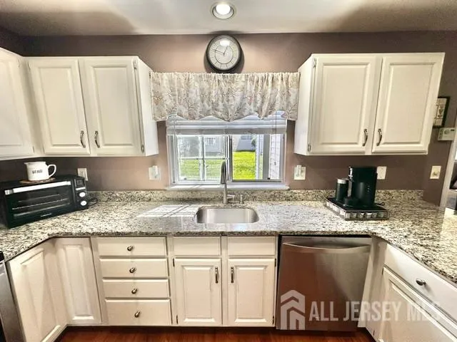 589 Madison Drive #B Monroe, NJ 08831