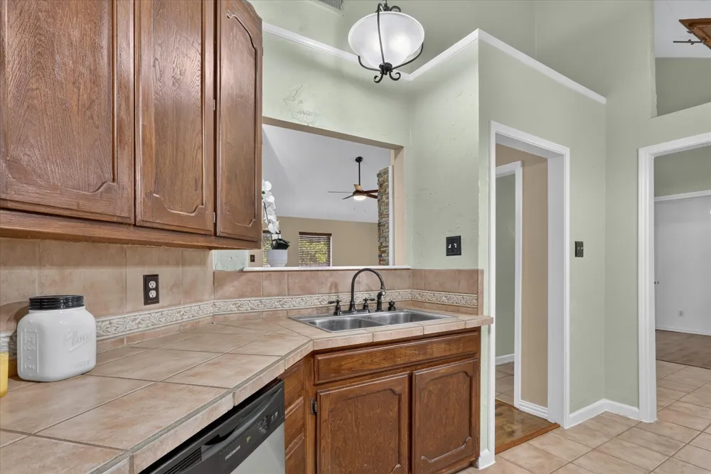 10634 Tall Oak Drive Fort Worth, TX 76108