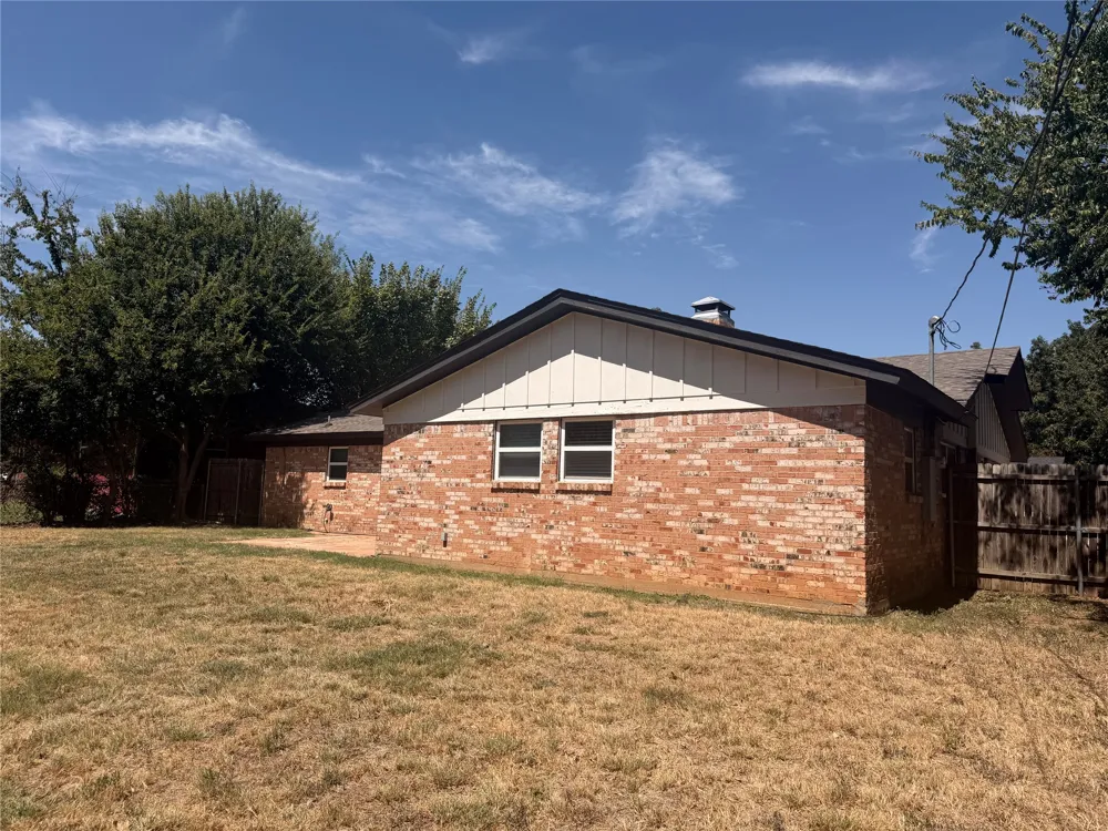 725 Willow Street Hurst, TX 76053