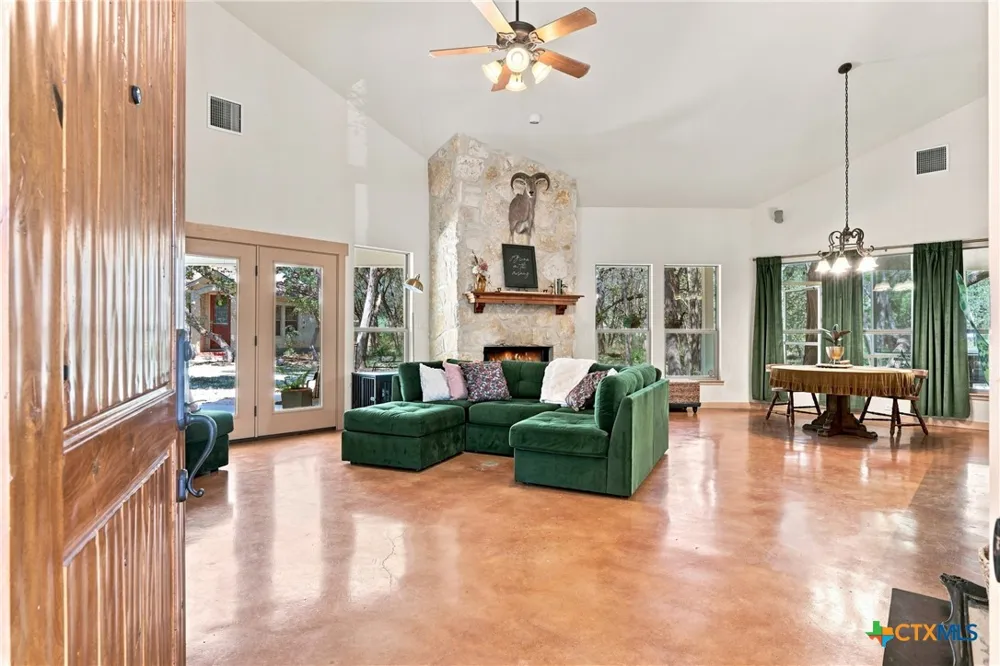 2 Trophy Lane New Braunfels, TX 78132