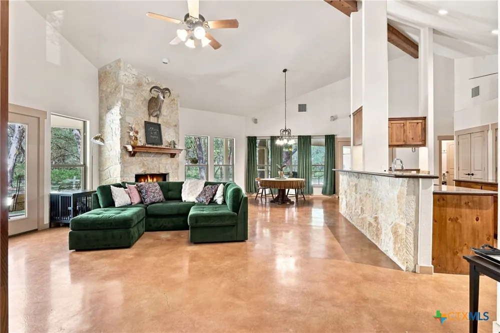 2 Trophy Lane New Braunfels, TX 78132