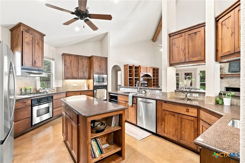 2 Trophy Lane New Braunfels, TX 78132