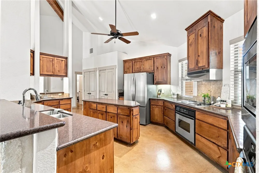 2 Trophy Lane New Braunfels, TX 78132
