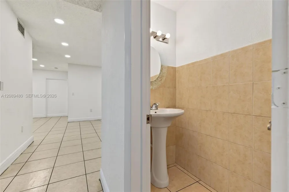 7205 W 3rd Ave Hialeah, FL 33014