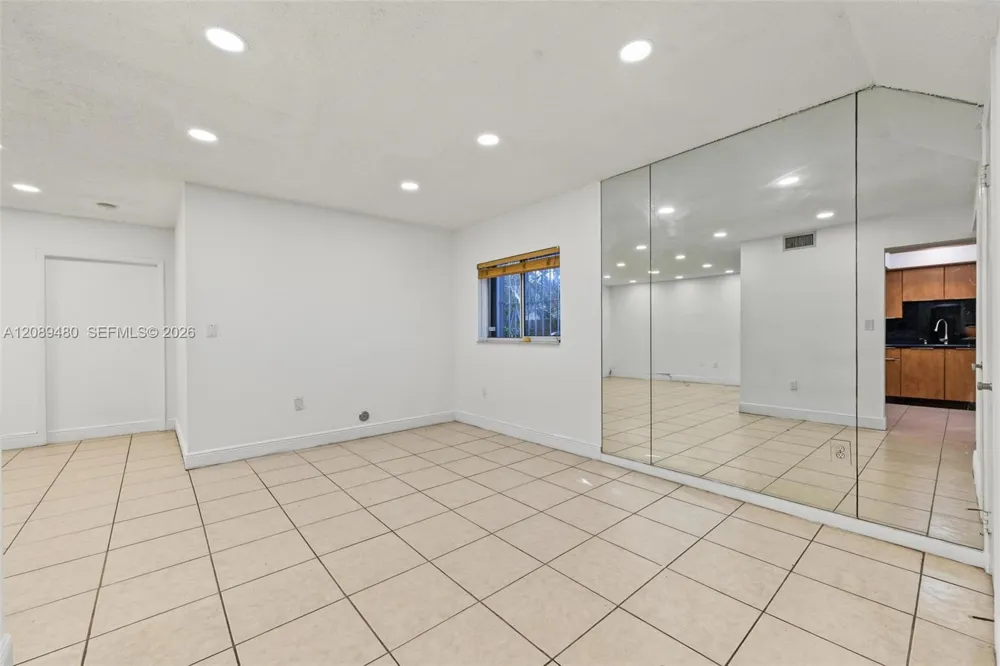 7205 W 3rd Ave Hialeah, FL 33014