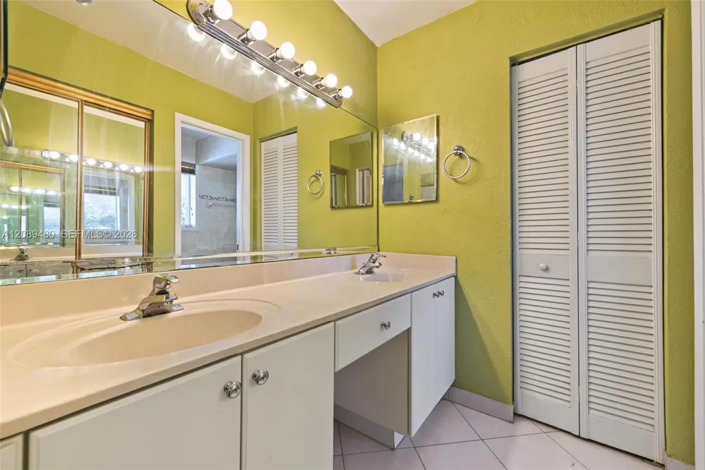 7205 W 3rd Ave Hialeah, FL 33014
