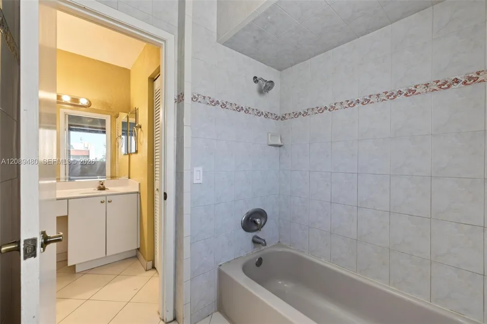 7205 W 3rd Ave Hialeah, FL 33014