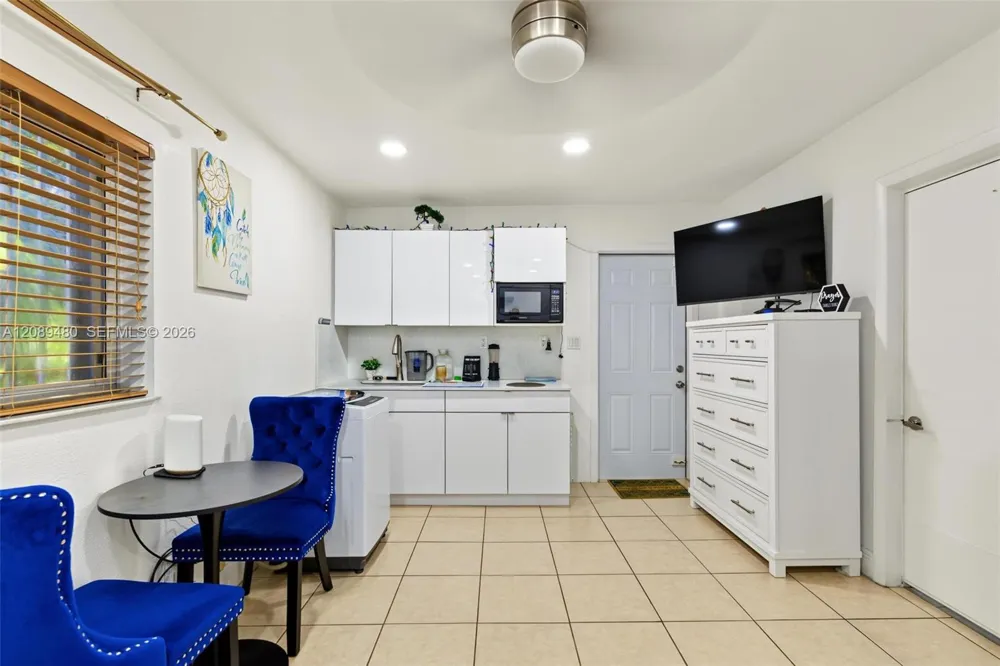 7205 W 3rd Ave Hialeah, FL 33014