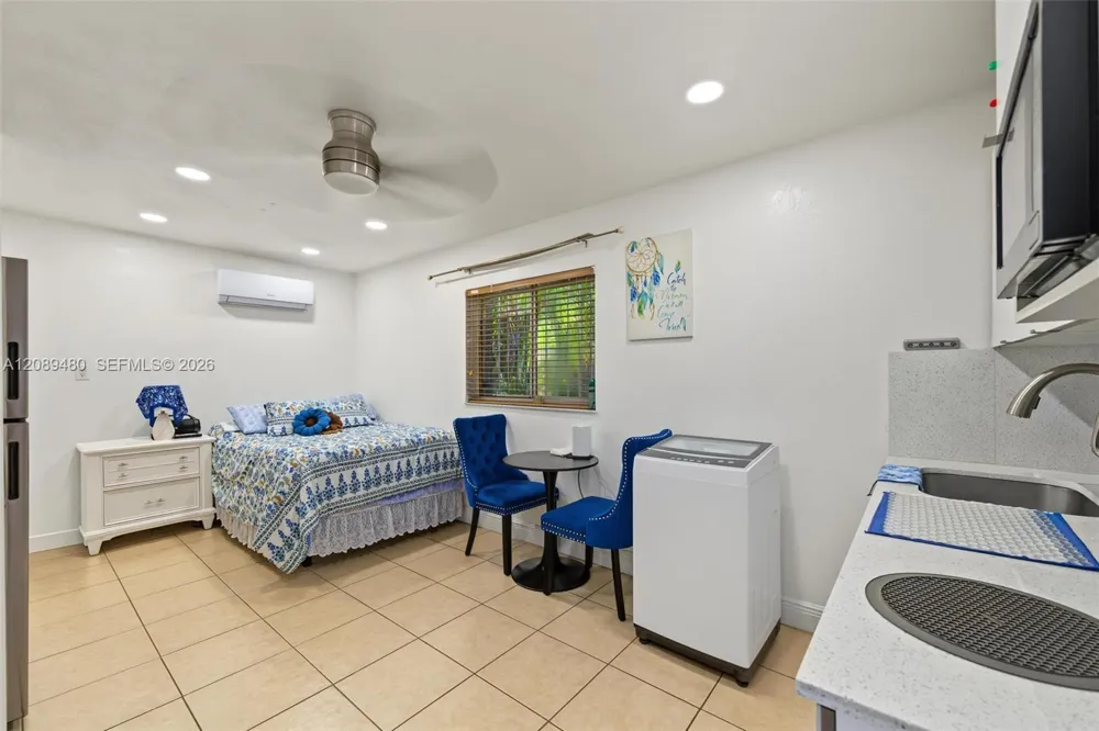 7205 W 3rd Ave Hialeah, FL 33014