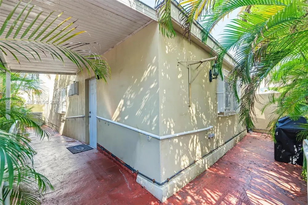 7205 W 3rd Ave Hialeah, FL 33014