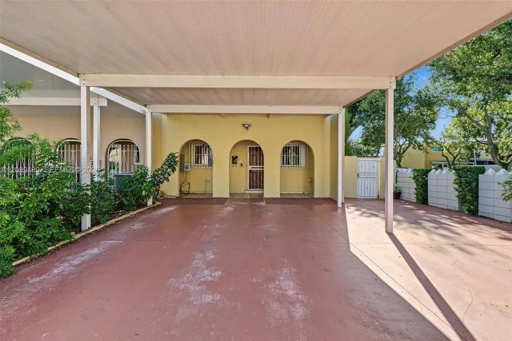 7205 W 3rd Ave Hialeah, FL 33014