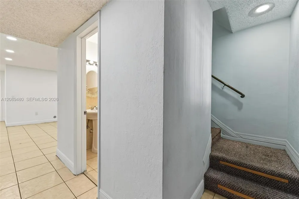 7205 W 3rd Ave Hialeah, FL 33014