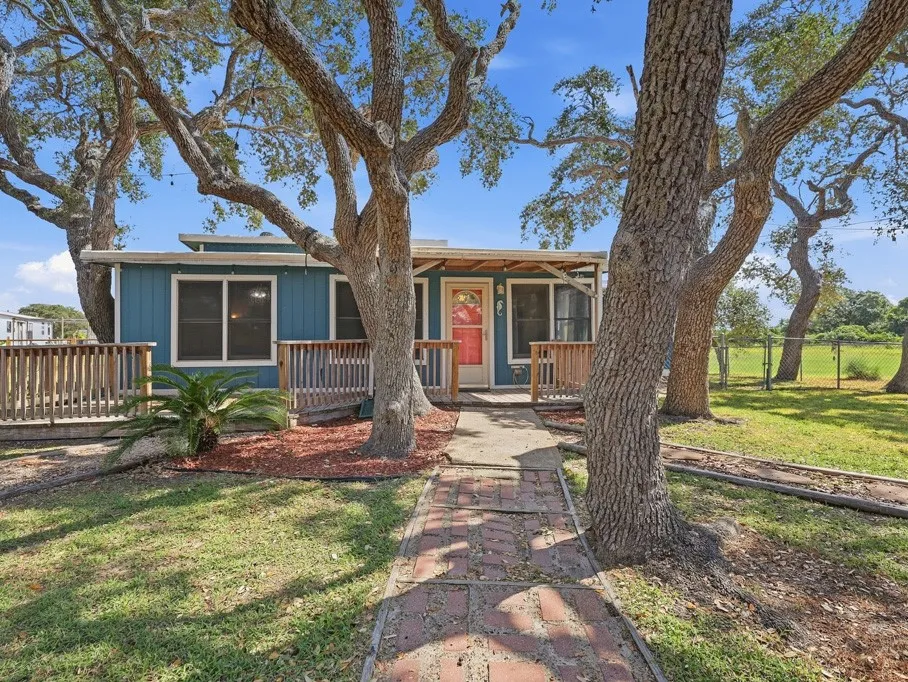 1410 S Mathis Street Rockport, TX 78382