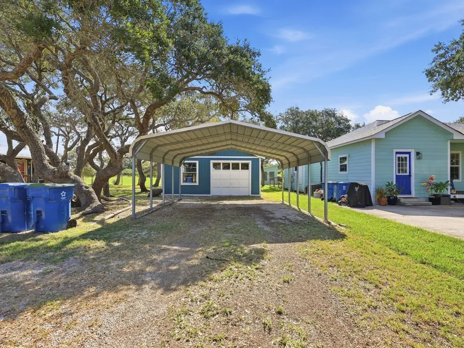 1410 S Mathis Street Rockport, TX 78382