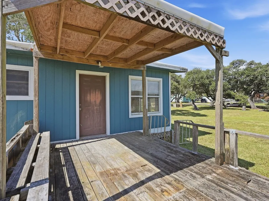 1410 S Mathis Street Rockport, TX 78382