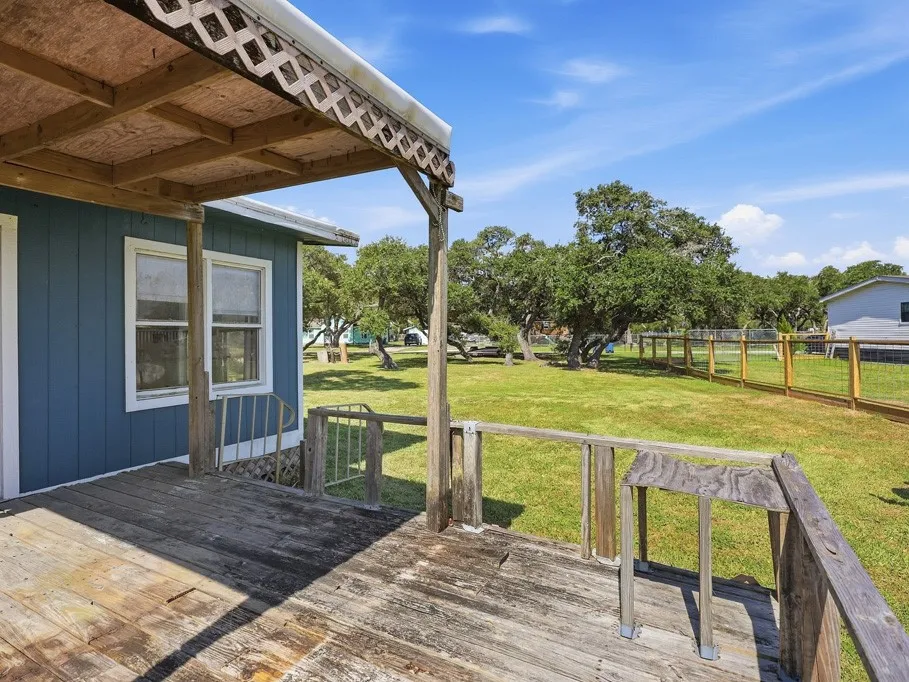 1410 S Mathis Street Rockport, TX 78382