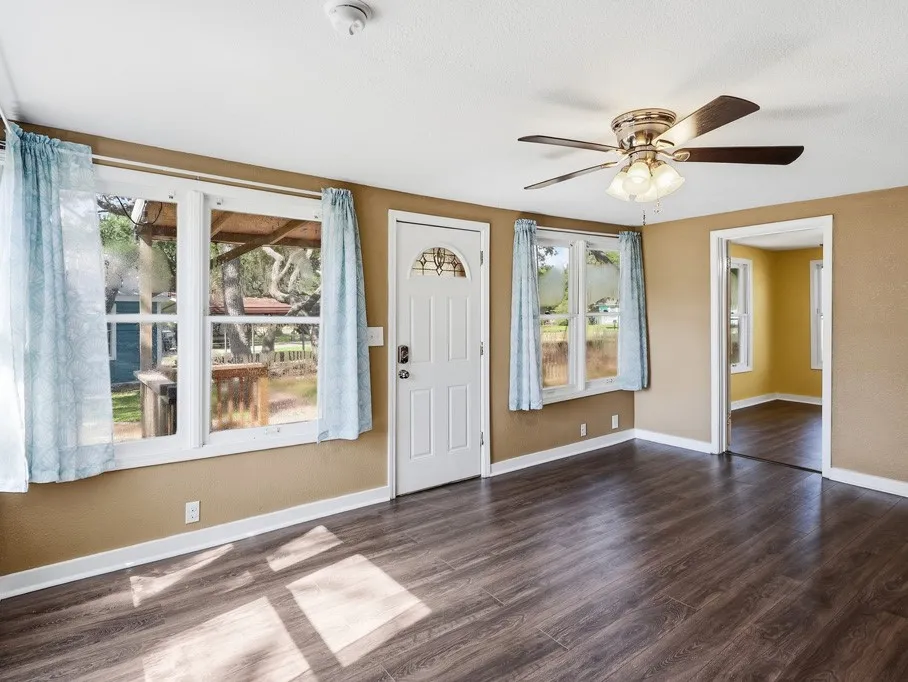 1410 S Mathis Street Rockport, TX 78382