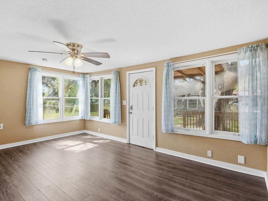 1410 S Mathis Street Rockport, TX 78382