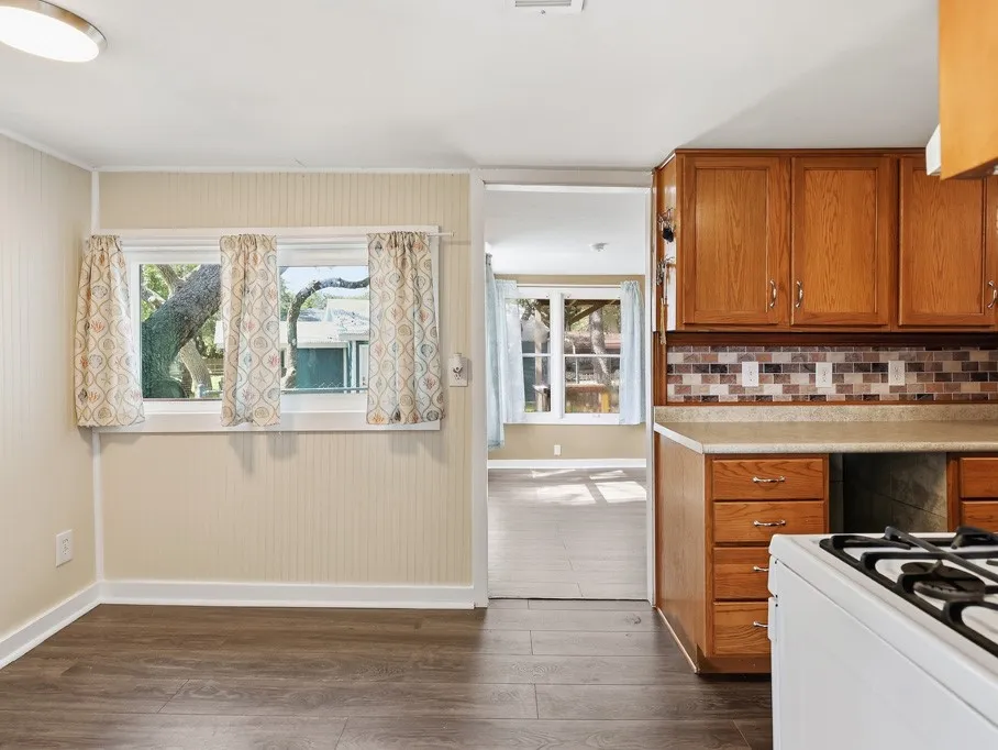 1410 S Mathis Street Rockport, TX 78382