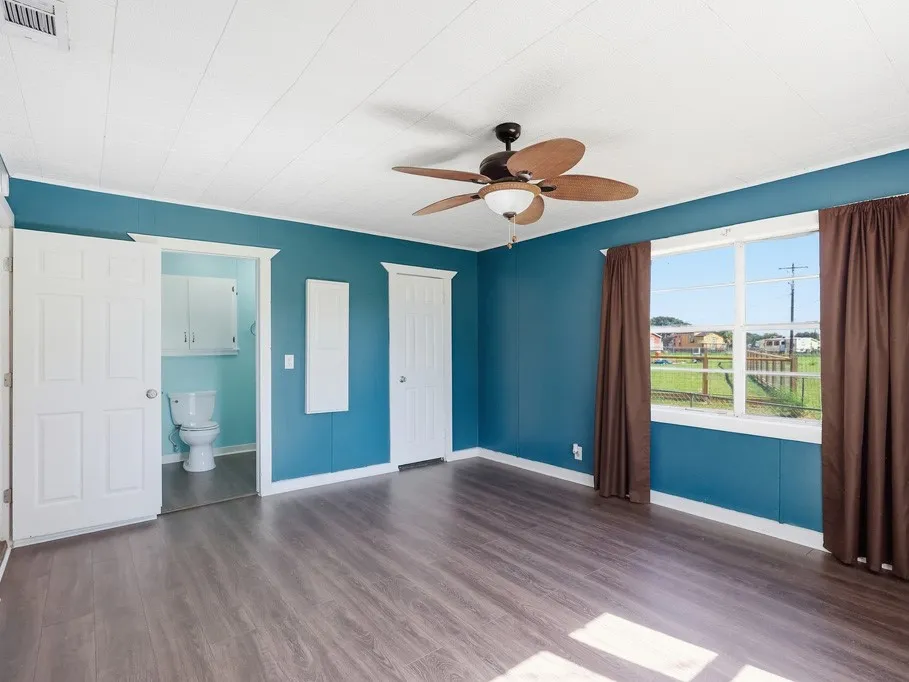 1410 S Mathis Street Rockport, TX 78382