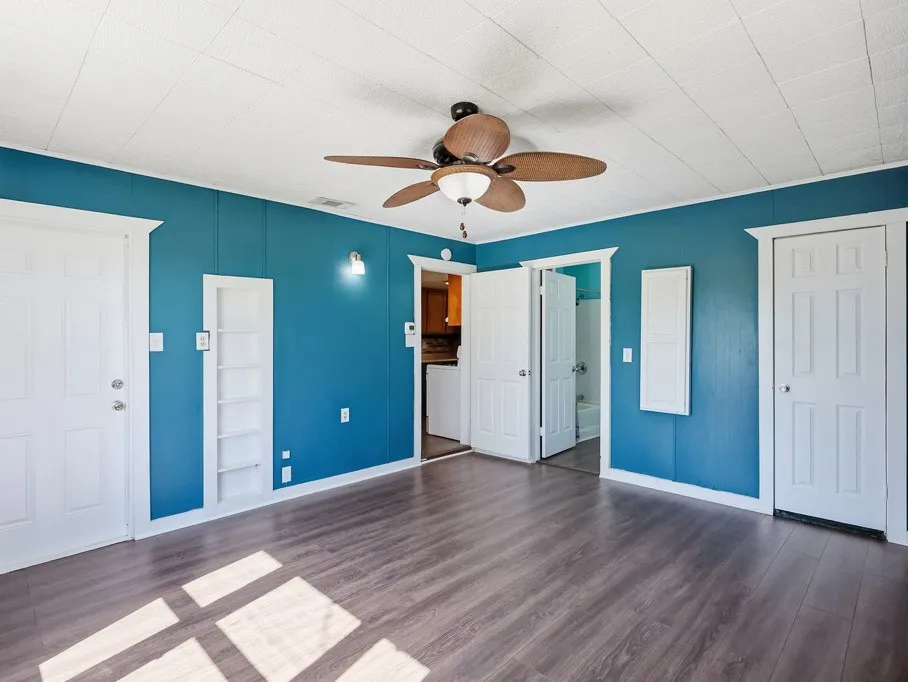 1410 S Mathis Street Rockport, TX 78382