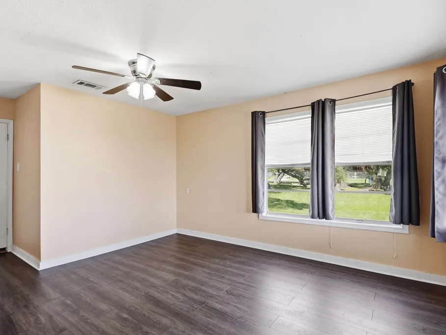 1410 S Mathis Street Rockport, TX 78382