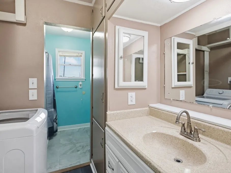 1410 S Mathis Street Rockport, TX 78382