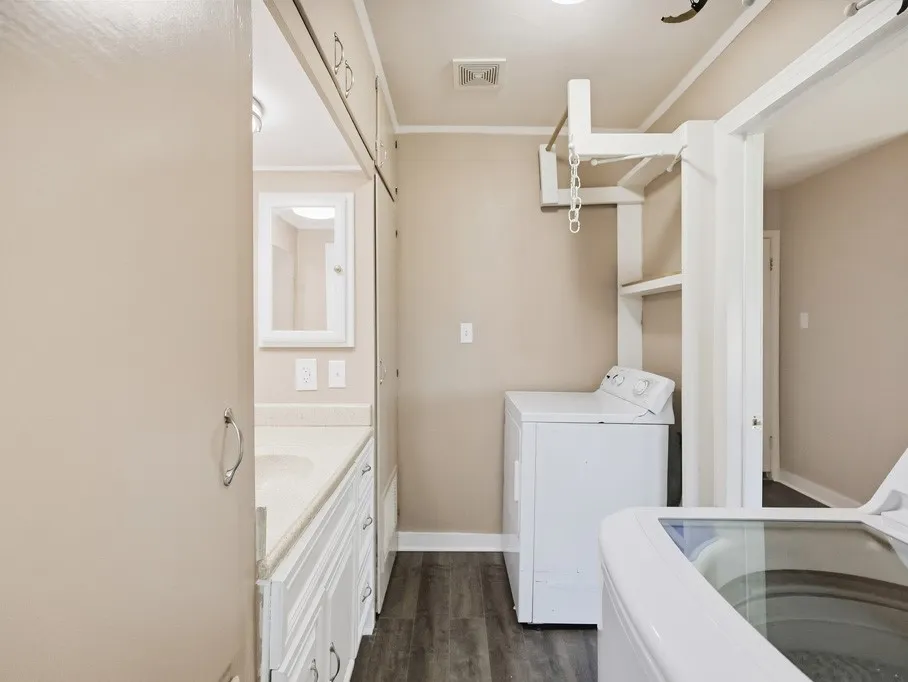 1410 S Mathis Street Rockport, TX 78382