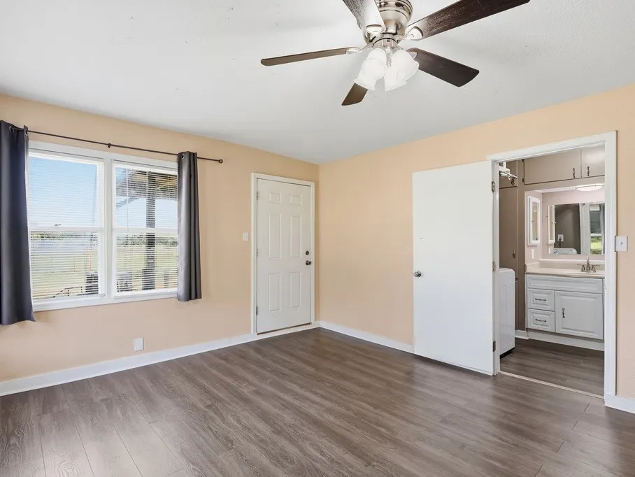 1410 S Mathis Street Rockport, TX 78382