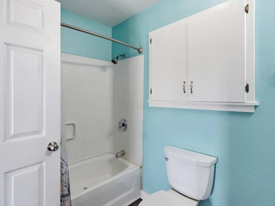 1410 S Mathis Street Rockport, TX 78382