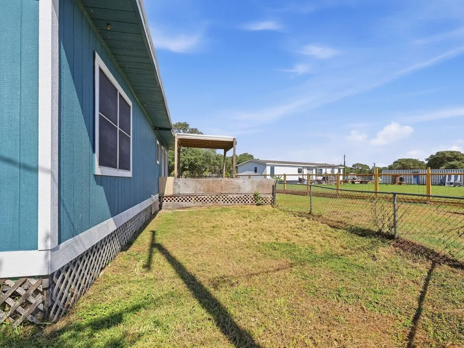 1410 S Mathis Street Rockport, TX 78382