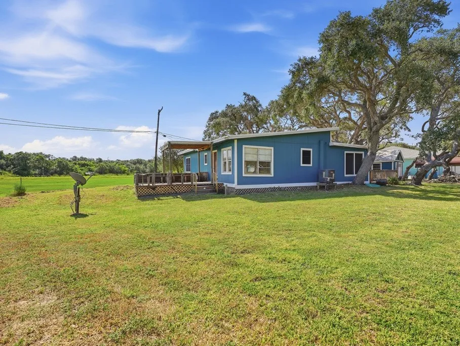 1410 S Mathis Street Rockport, TX 78382