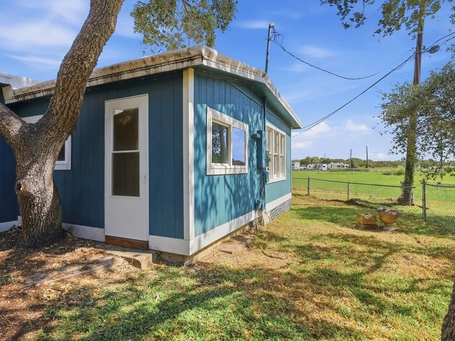 1410 S Mathis Street Rockport, TX 78382
