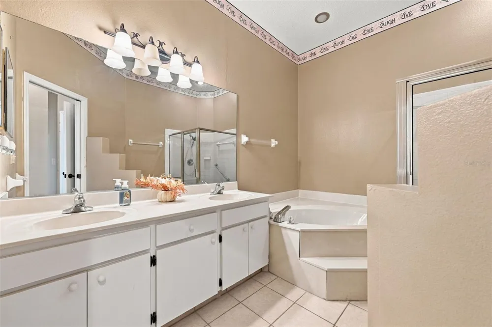602 MASTERPIECE DRIVE #198 Sun City Center, FL 33573