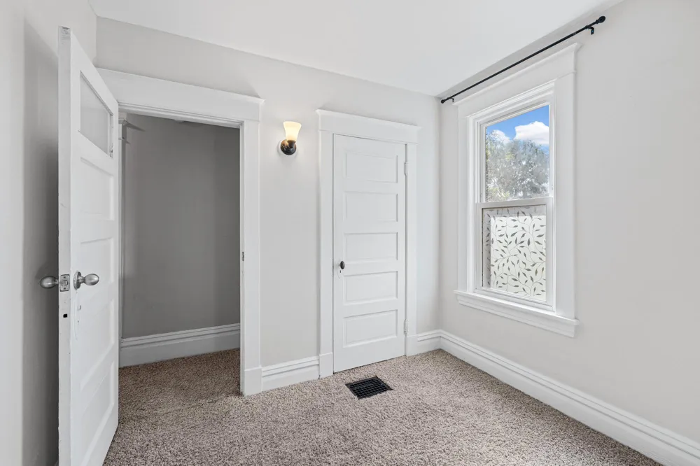 909 Sherburne Avenue Saint Paul, MN 55104