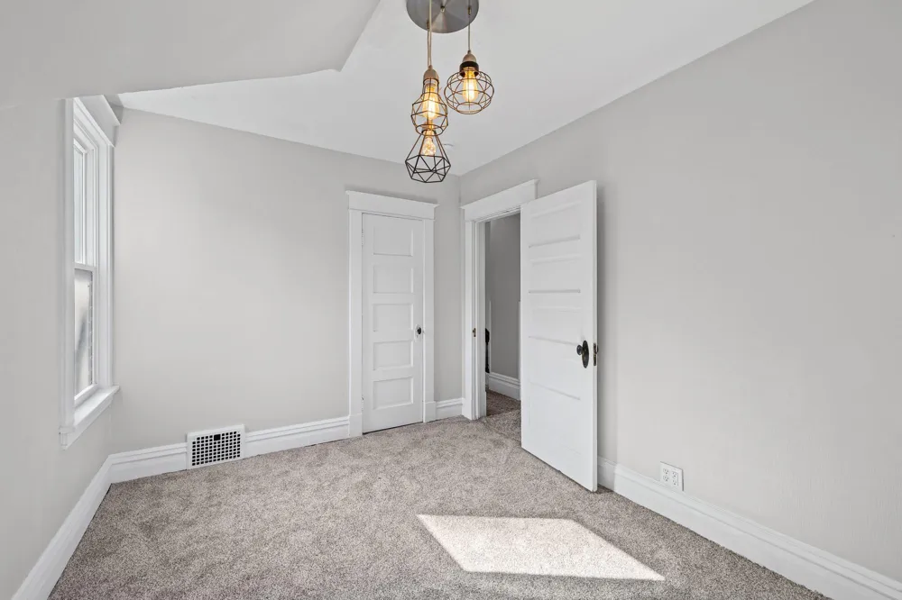 909 Sherburne Avenue Saint Paul, MN 55104