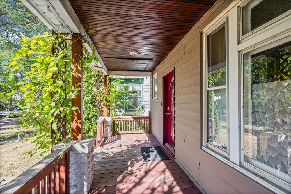 909 Sherburne Avenue Saint Paul, MN 55104