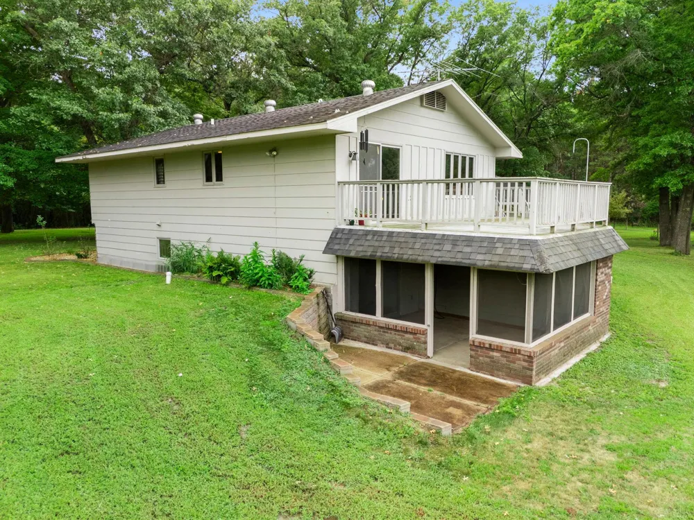 569 327th Avenue NE Cambridge, MN 55008