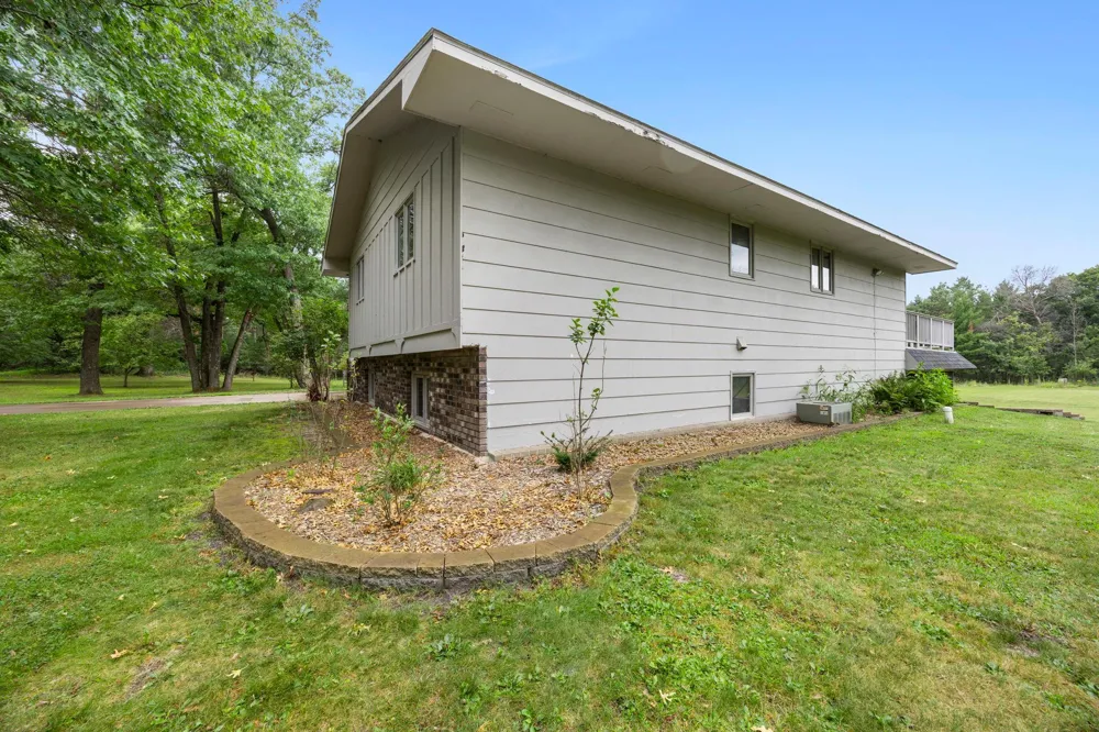 569 327th Avenue NE Cambridge, MN 55008
