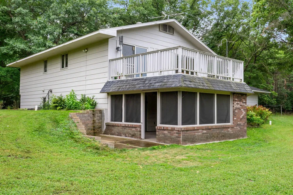 569 327th Avenue NE Cambridge, MN 55008
