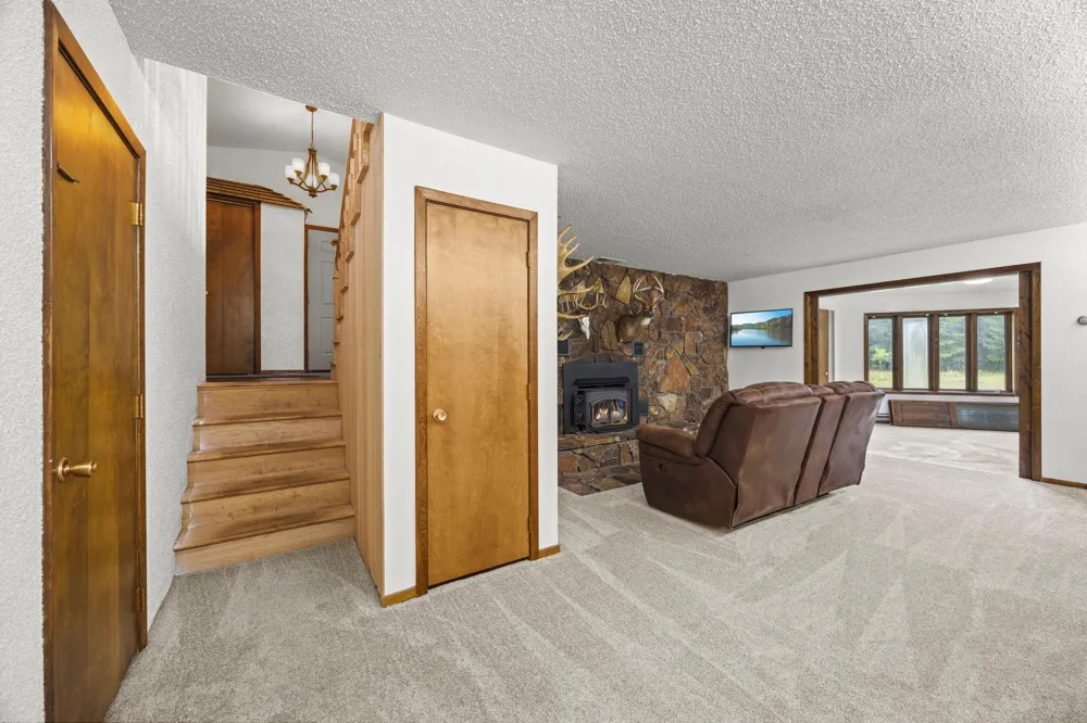 569 327th Avenue NE Cambridge, MN 55008