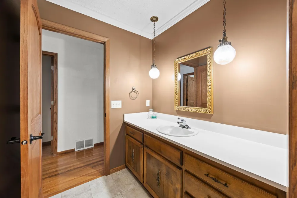569 327th Avenue NE Cambridge, MN 55008