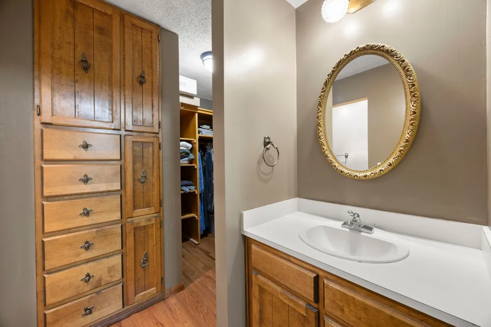 569 327th Avenue NE Cambridge, MN 55008