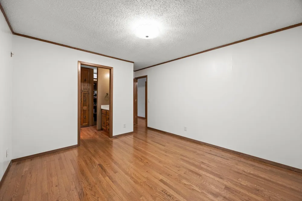 569 327th Avenue NE Cambridge, MN 55008