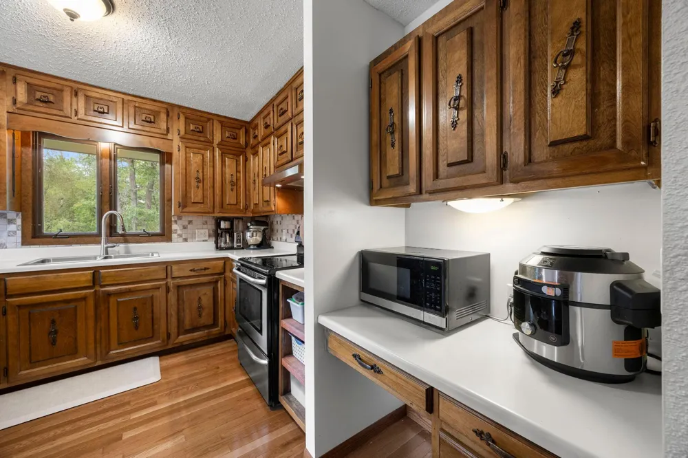 569 327th Avenue NE Cambridge, MN 55008