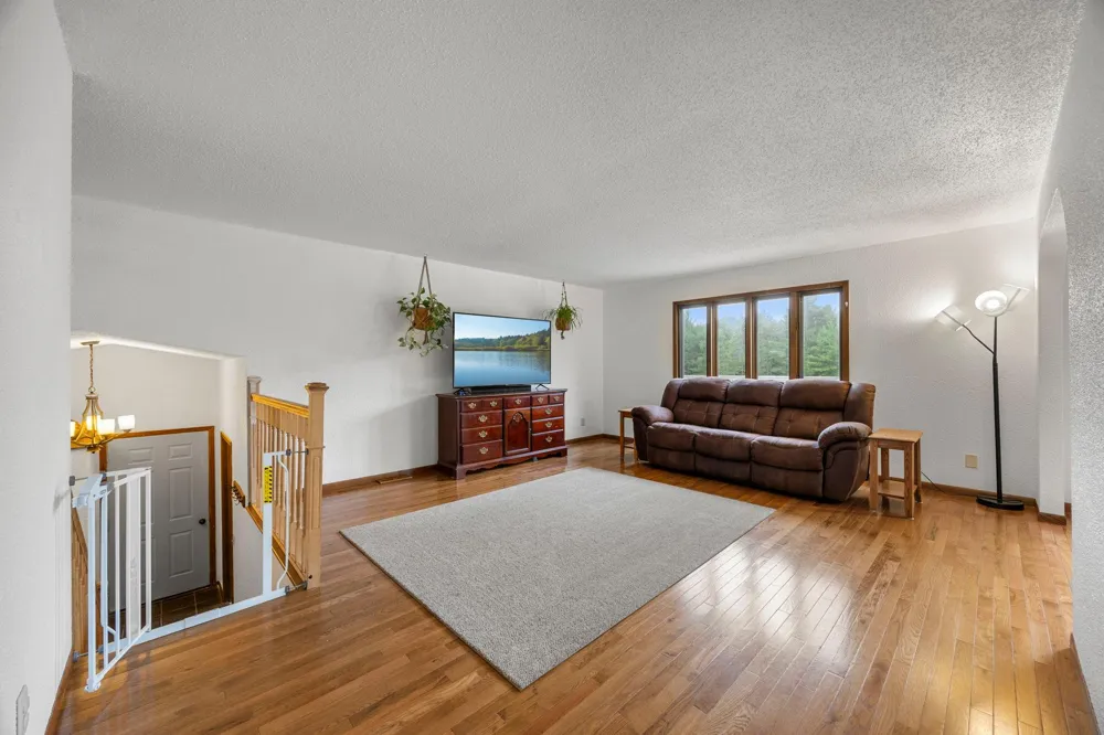 569 327th Avenue NE Cambridge, MN 55008